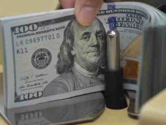 US dollar maintains exchange rates on Monday