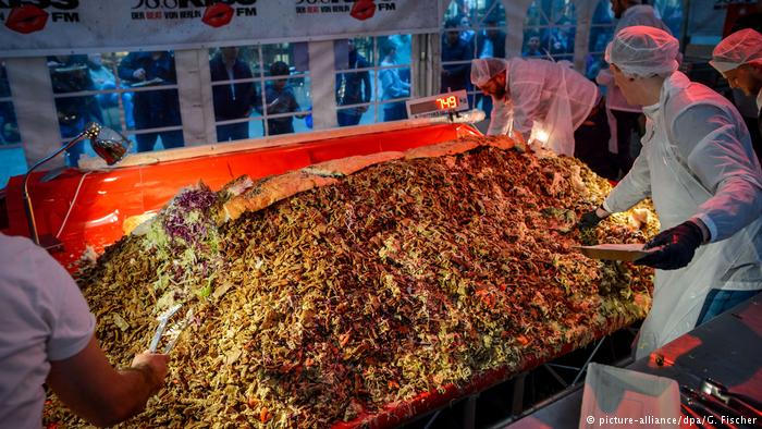 record-for-biggest-kebab-in-the-world-set-in-berlin-egypt-independent